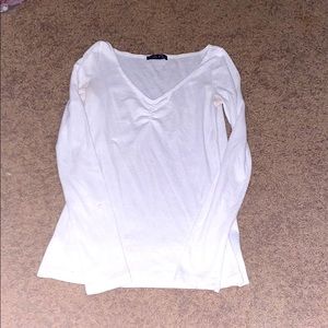 White v neck tee